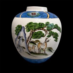 Antique Chinese Porcelain Jar Elegant Blue and White with Nature Design